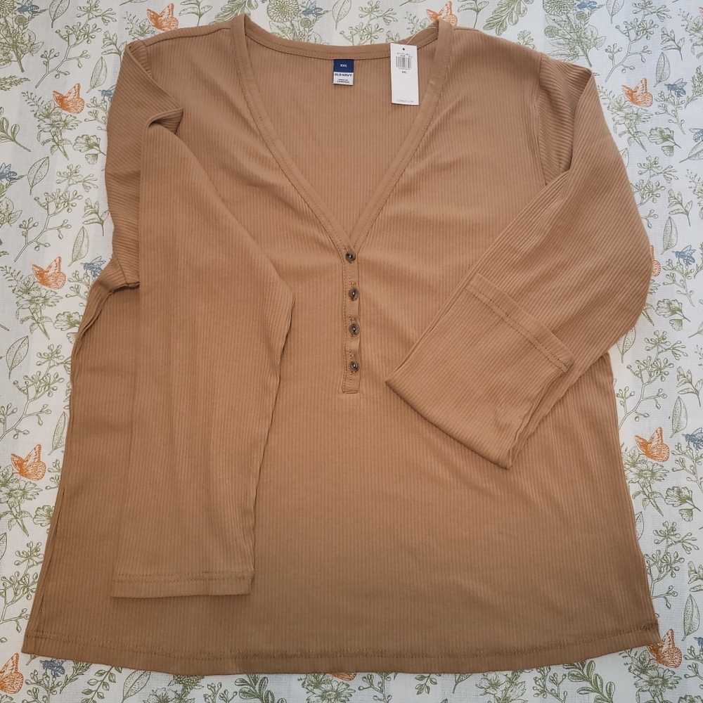 NWT Fitted Long-Sleeve Rib-Knit Henley Top for Women